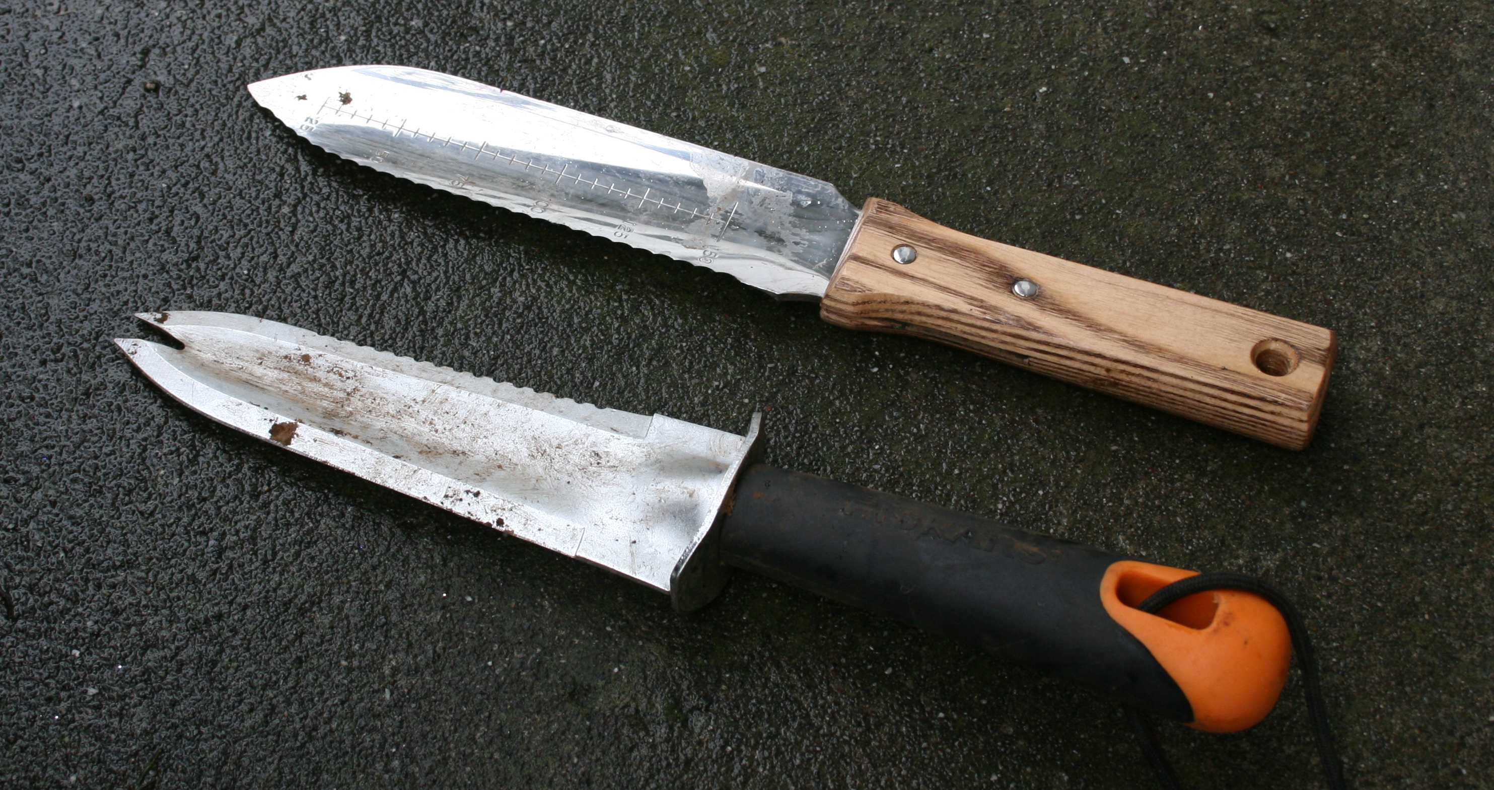 Fiskars big grip soil knife