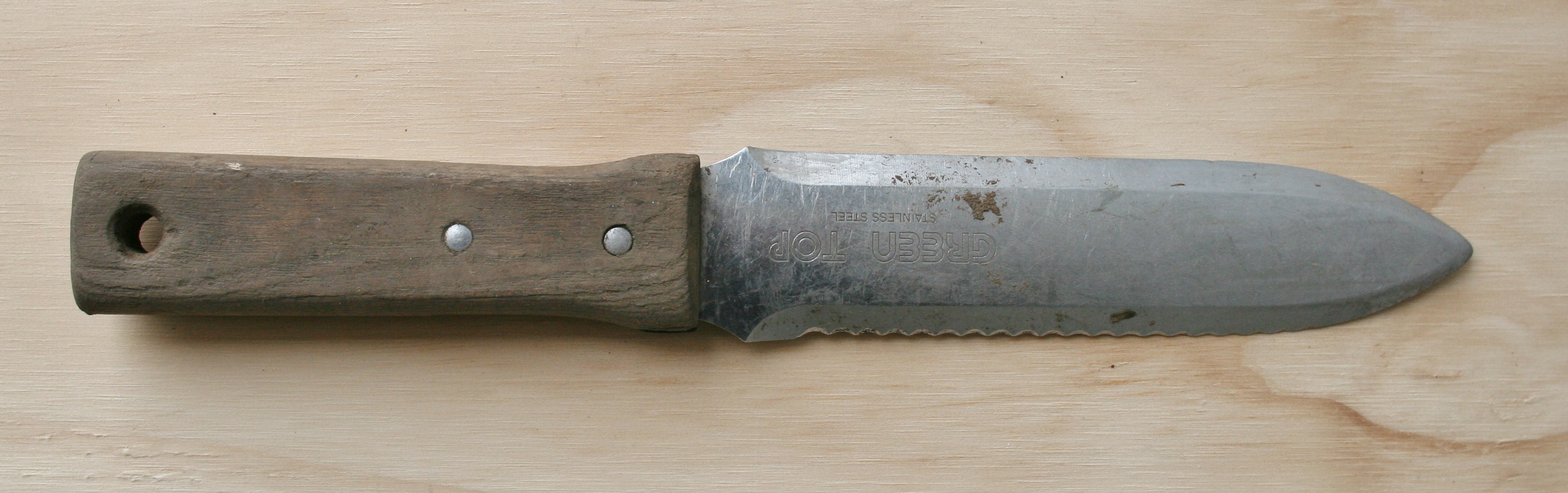 The Nisaku Hori-Hori Tomita Weeding Knife, Reviewed