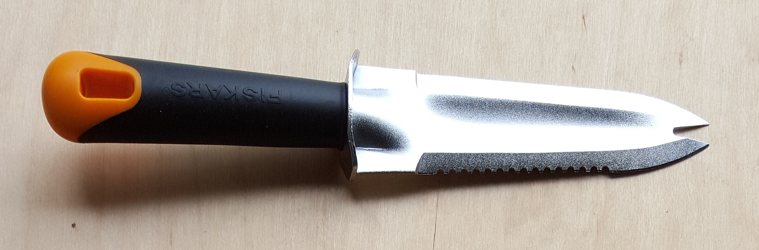 fiskars soil knife